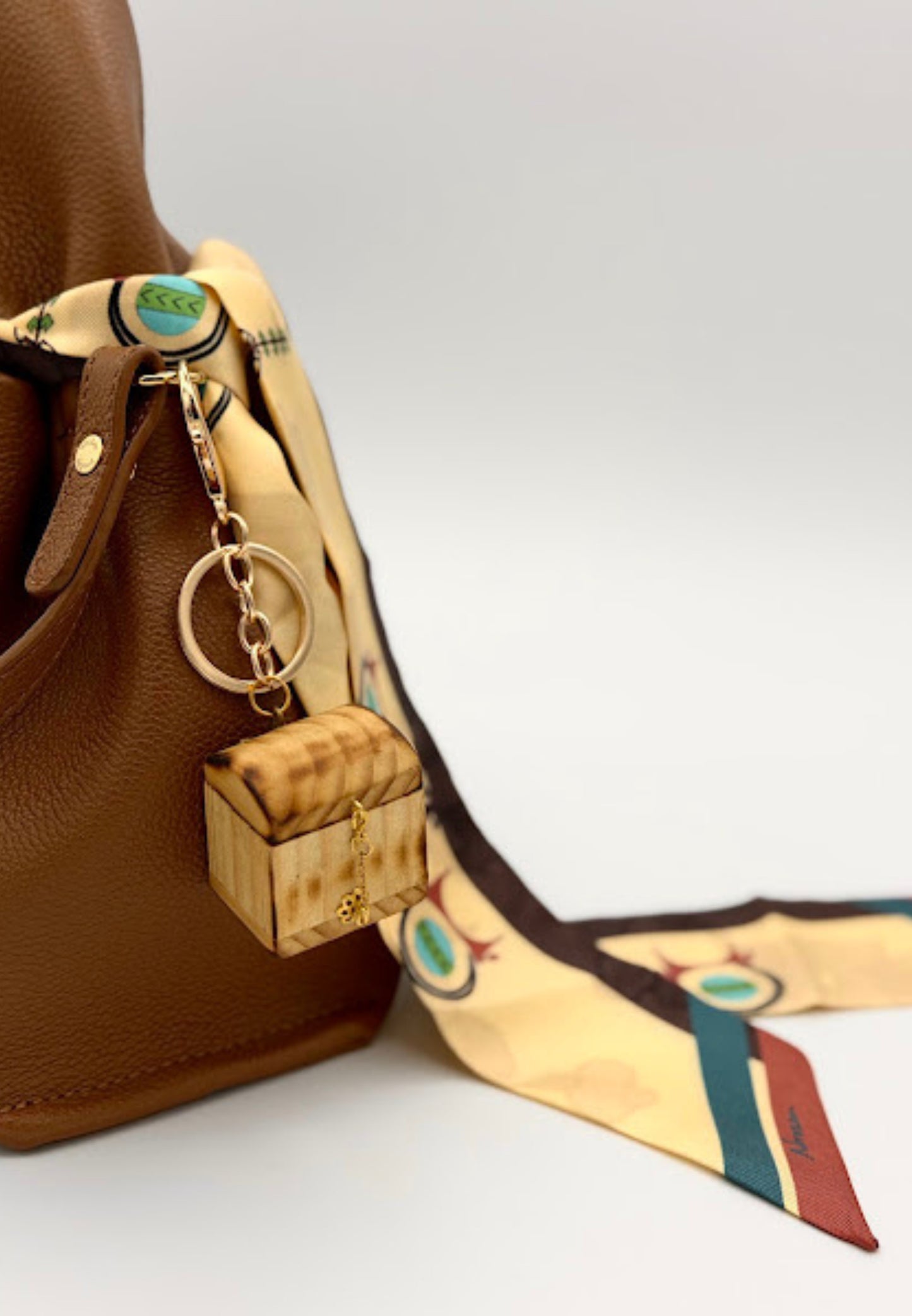 Capra Silk Twilly – Beige & Brown Harmony